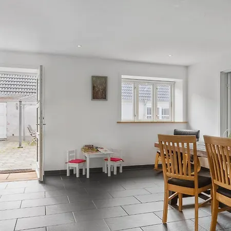 1 Bedroom Amazing In בית נופש אוטרופ